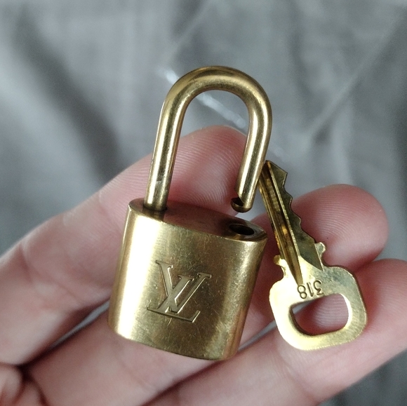 LV lock and key #318 - Picture 4 of 4
